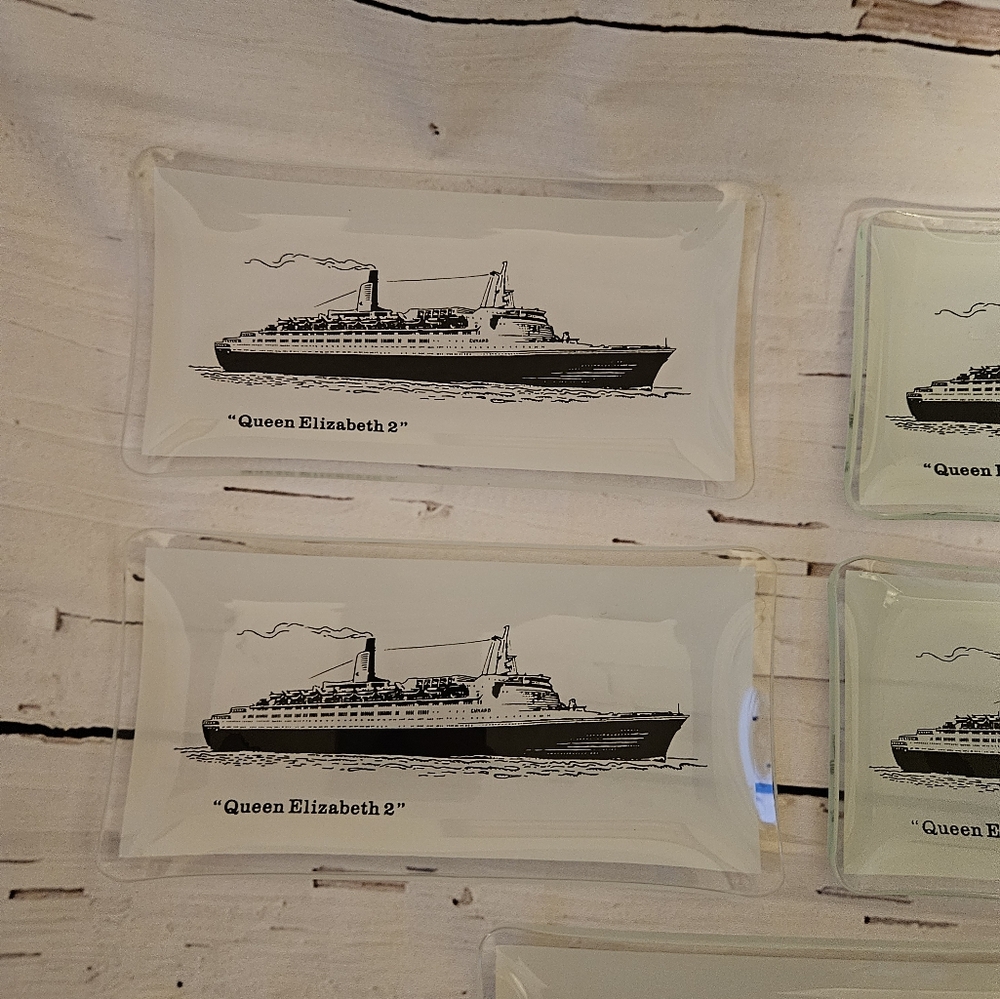 Vintage Set of Five Queen Elizabeth 2 Ship Small Plates - Picture 3 of 10